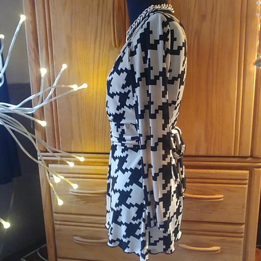 Dressy Top! EUC! - Picture 3 of 5